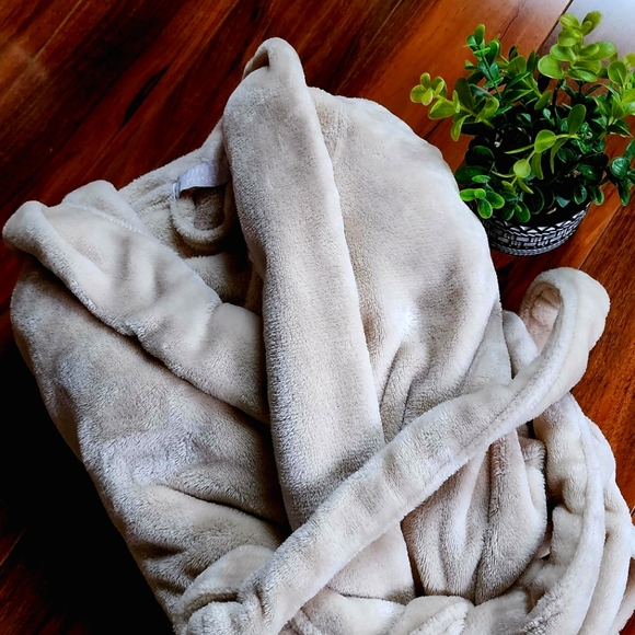 SUMMER & ROSE Plush Hooded Bathrobe /L-XL - Picture 7 of 8